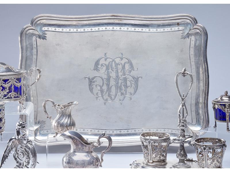 PLATEAU en argent rectangulaire de forme...