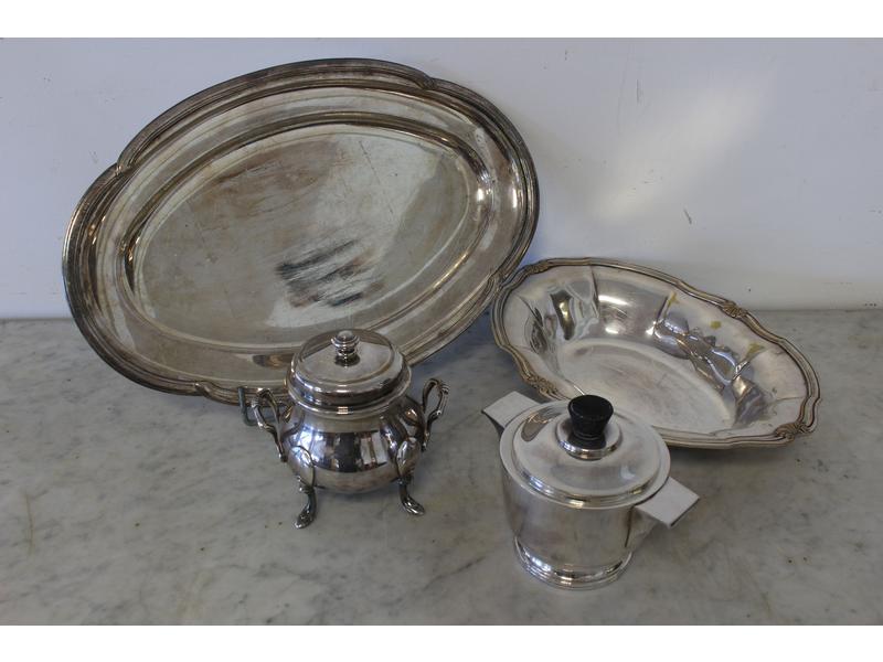 LOT EN METAL ARGENTE comprenant :