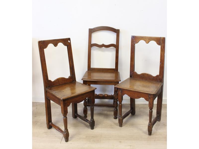 TROIS PETITES CHAISES dite Lorraines, dont...