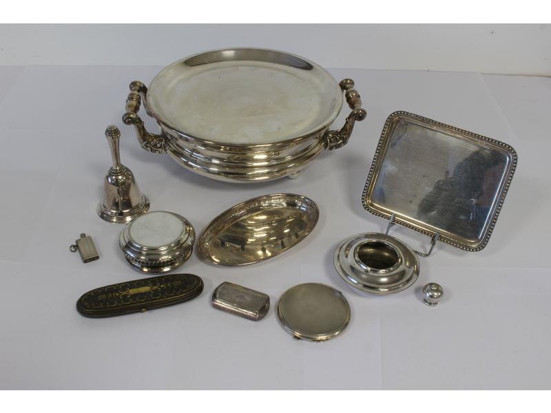 LOT DE METAL ARGENTE comprenant cloche de...