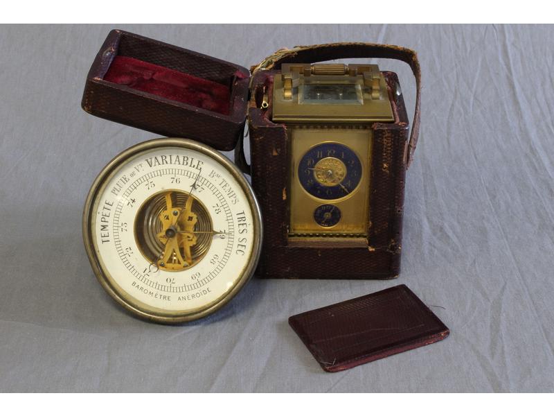 PENDULETTE DE VOYAGE dite D'OFFICIER en bronze...