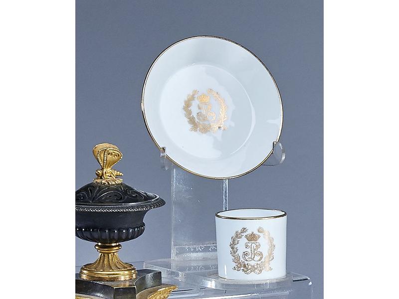 TASSE ET SOUS TASSE MINIATURES du service...