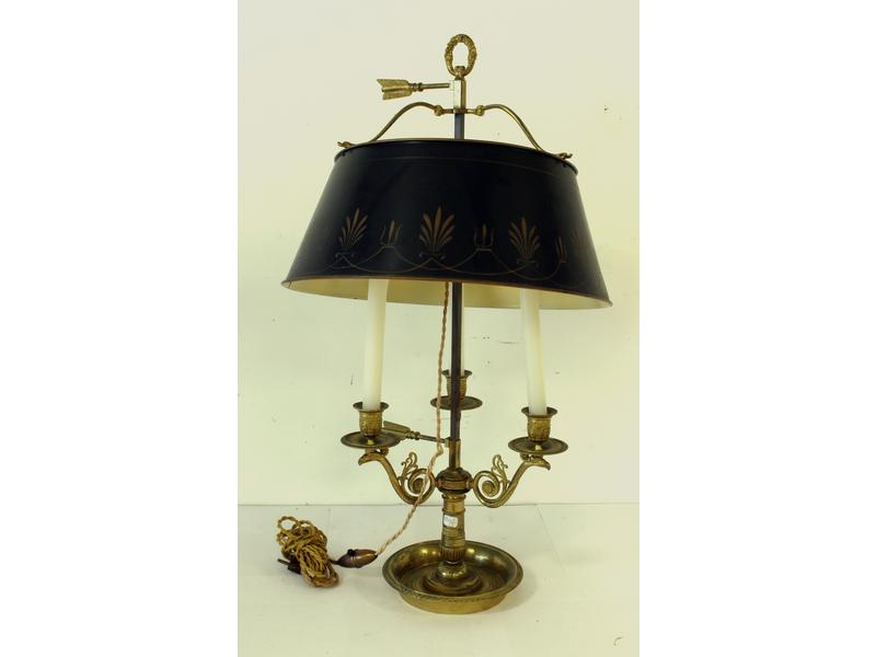 LAMPE BOUILLOTTE en bronze doré et ciselé...