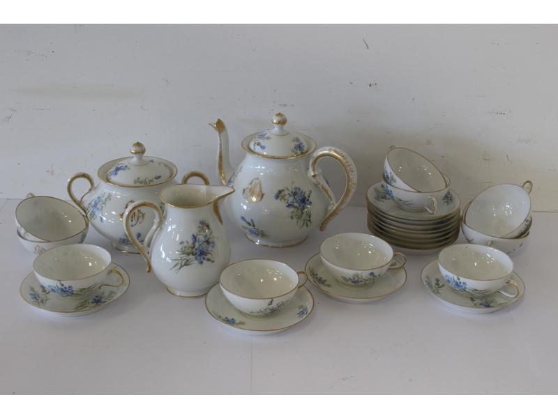 SERVICE A THE en porcelaine de Limoges blanche...