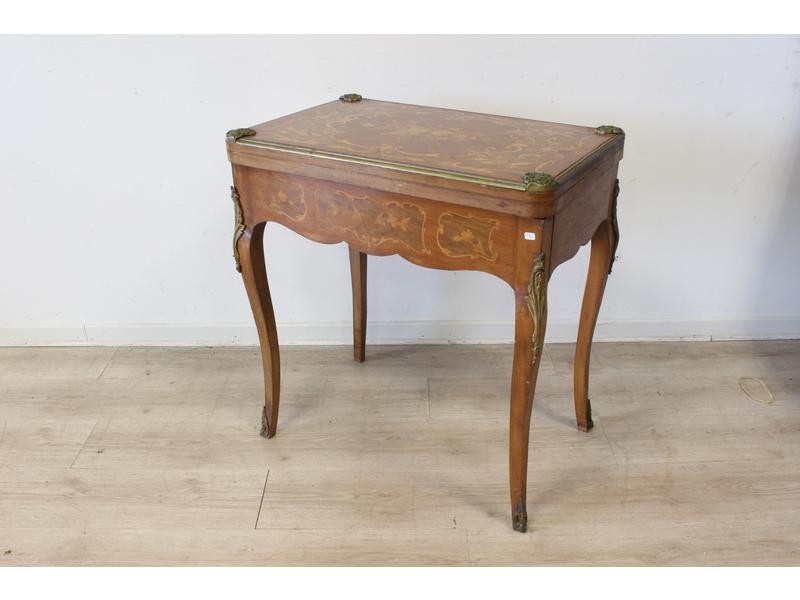 TABLE A JEUX en placage de bois de rose et...