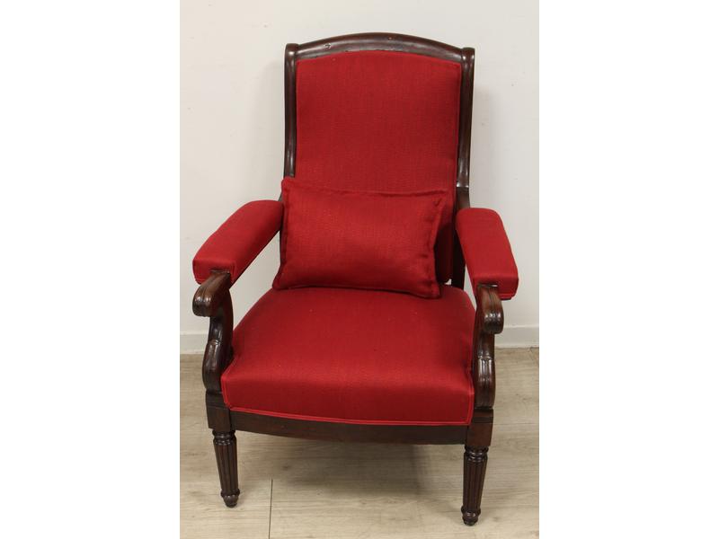 FAUTEUIL en acajou à haut dossier et large...
