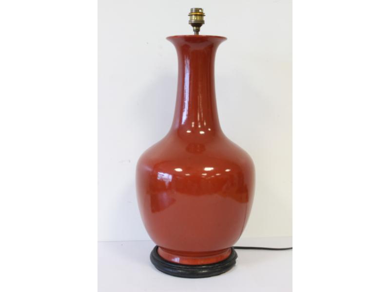 GRAND VASE de forme balustre à haut col en...