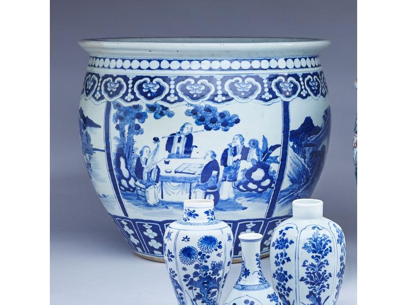 GRAND CACHE-POT circulaire en porcelaine...