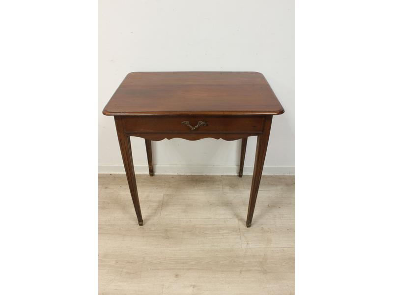 PETITE TABLE BUREAU en acajou et placage...