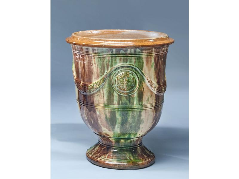 VASE DE JARDIN sur piédouche en terre cuite...