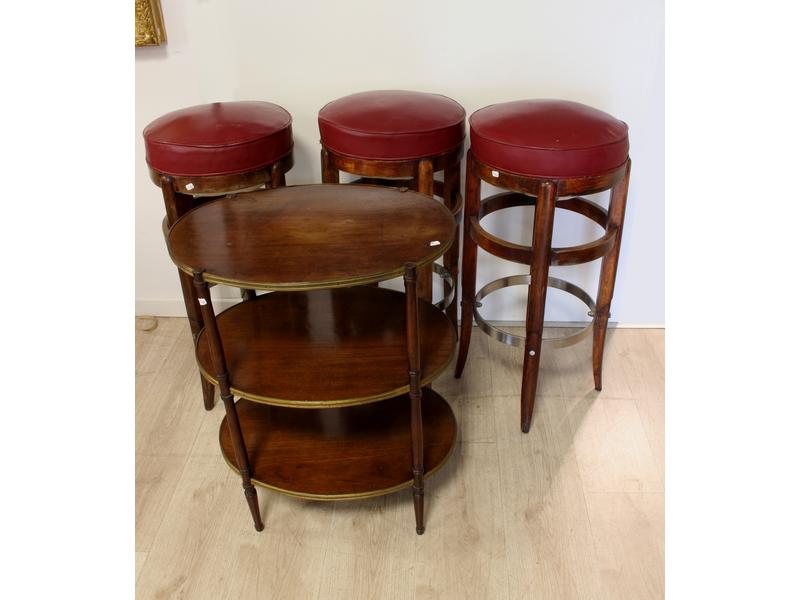 TROIS TABOURETS DE BAR circulaire, assise...