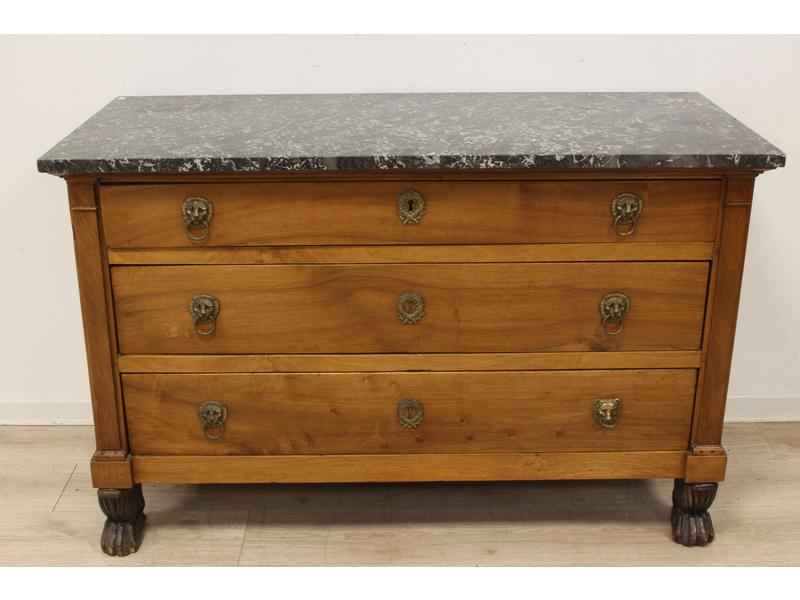 COMMODE rectangulaire en noyer ouvrant à...