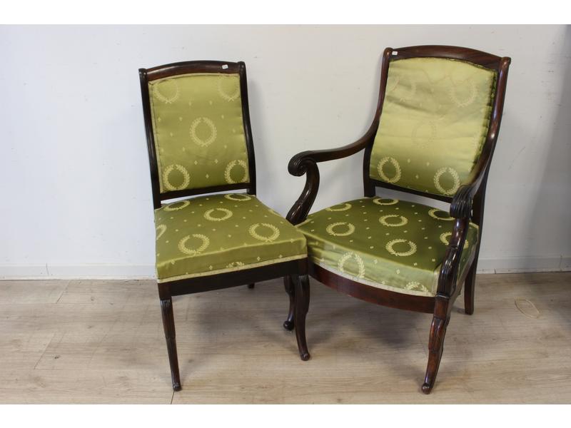 FAUTEUIL ET CHAISE en noyer teinté façon...