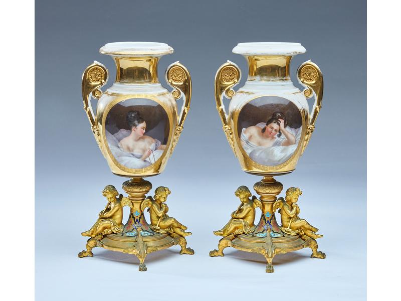 ORIGINALES PAIRE DE VASES formés d'un corps...