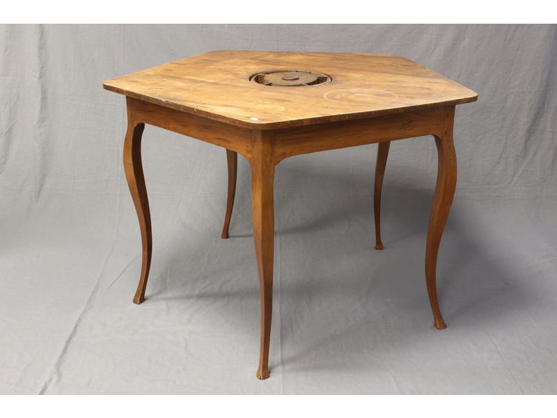 TABLE A JEU DE BOUILLOTTE à cinq pans en...