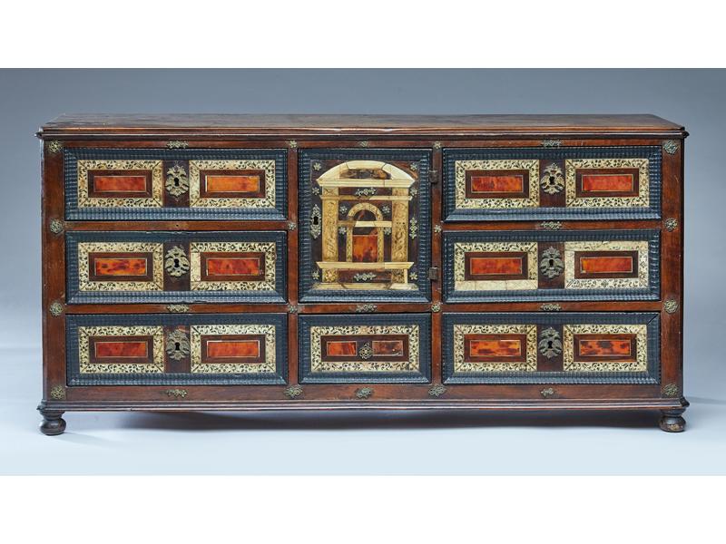 CABINET rectangulaire en noyer ouvrant en...