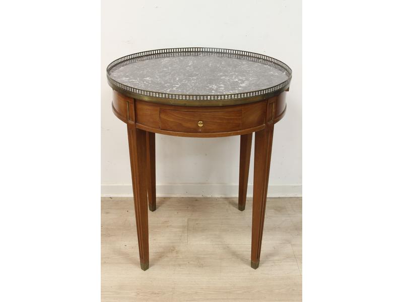 TABLE BOUILLOTTE en acajou et placage d'acajou...