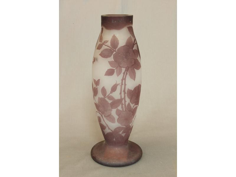 PIED DE LAMPE de forme balustre en verre...