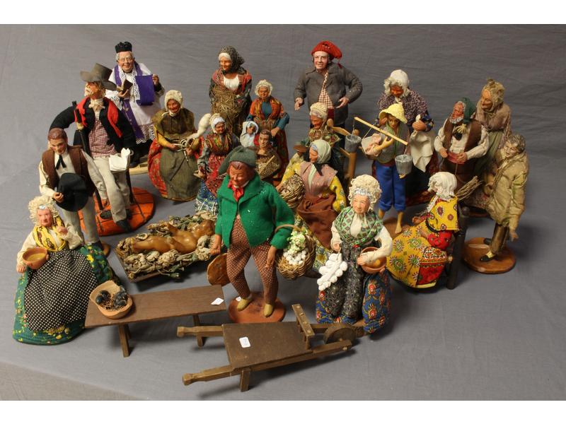 ENSEMBLE DE 21 SANTONS DE CRECHE principalement...