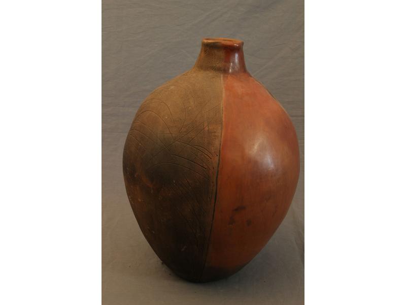 VASE ovoïde à col en terre cuite émaillée...