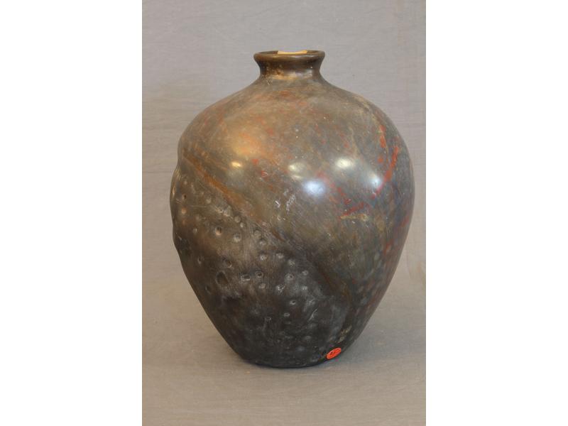VASE ovoïde à col en terre cuite à décor...