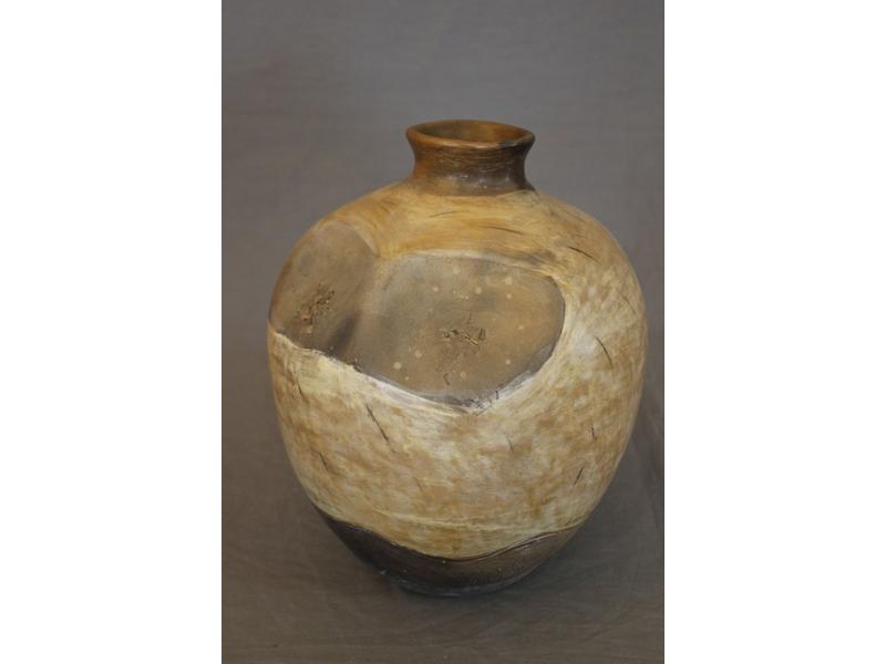 VASE ovoïde à col en terre cuite émaillé...