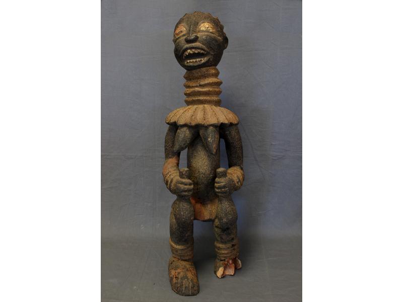 STATUETTE DE REINE Bangwa dansant en bois...