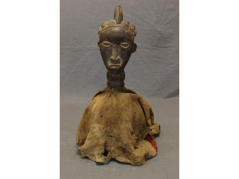 MAROTTE en bois et fibres végétales, corps...
