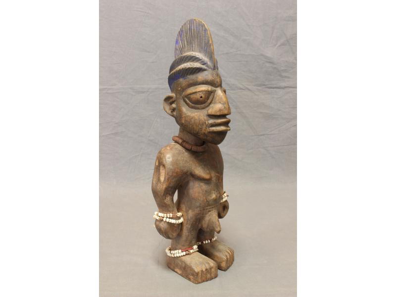 SATUETTE MASCULINE en bois sculpté, à haute...