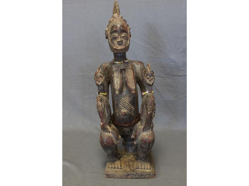 STATUETTE MATERNELLE en bois sculpté, figurant...