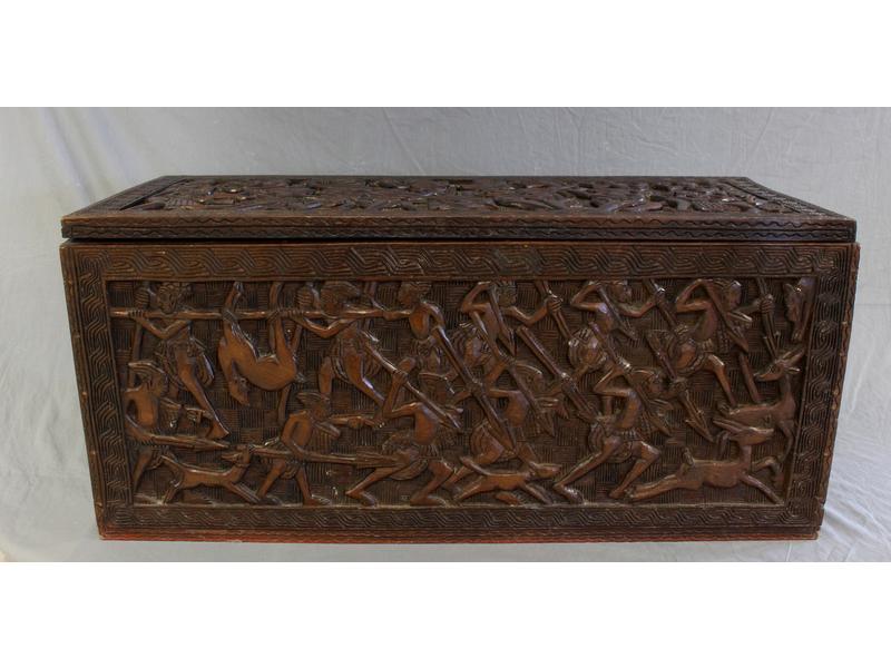 COFFRE rectangulaire en bois sculpté toutes...