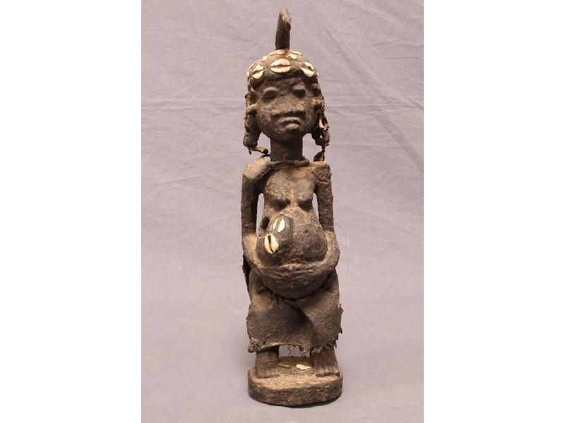 STATUETTE MATERNITE Nkishi, en bois à patine...