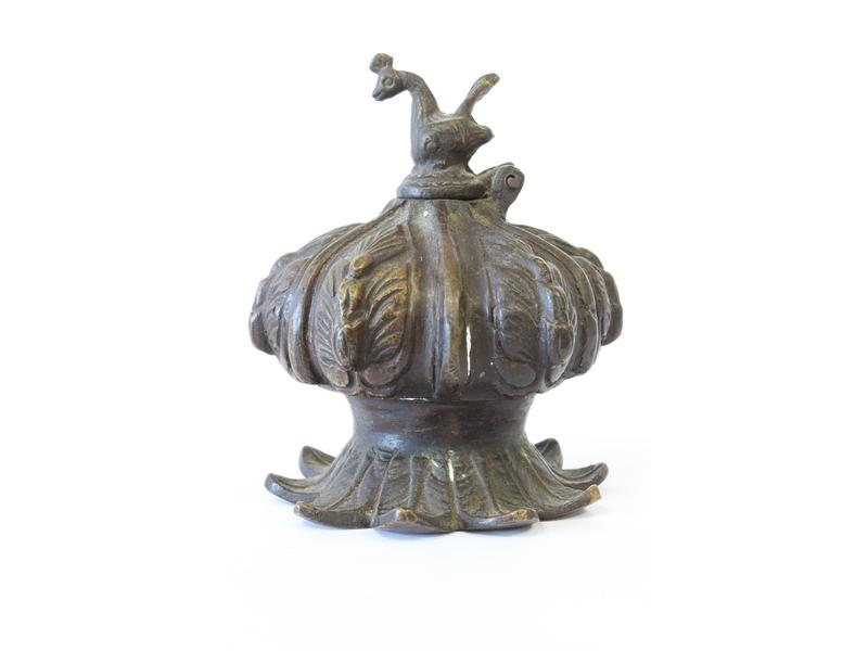 BOÎTE A SENTEUR en bronze sur piédouche à...