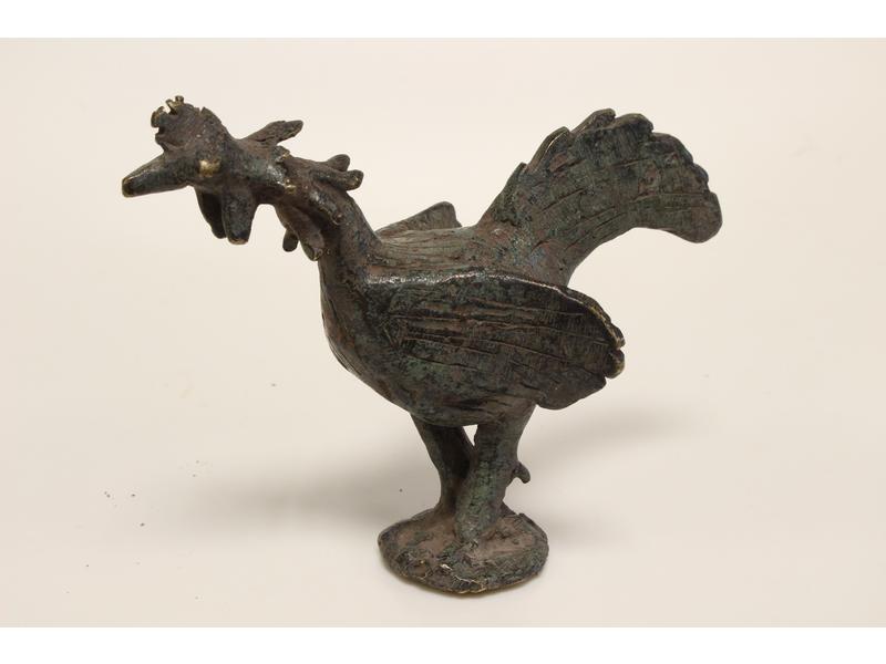 PETITE STATUETTE DE COQ en bronze à patine...