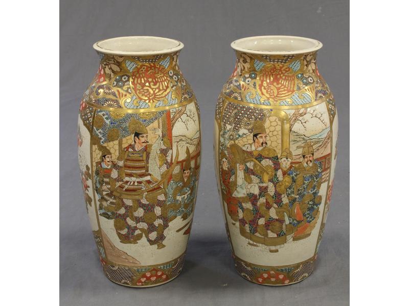 PAIRE DE VASES de forme balustre en grès...
