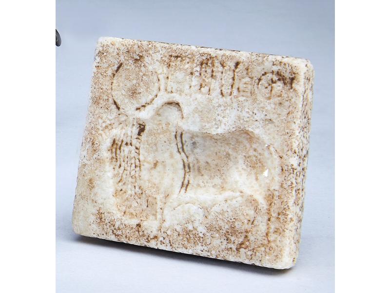 CACHET rectangulaire en calcite blanche,...