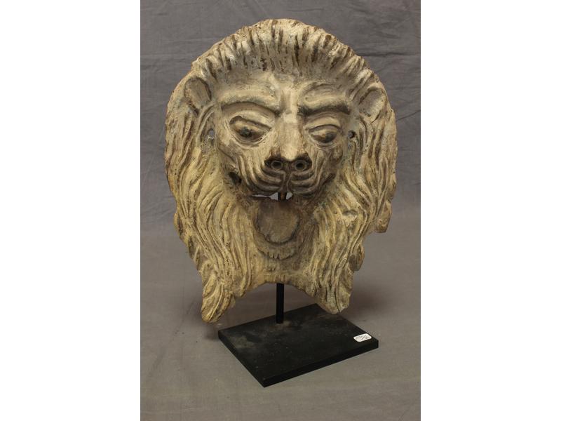 MASQUE DE LION la gueule ouverte, en terre...