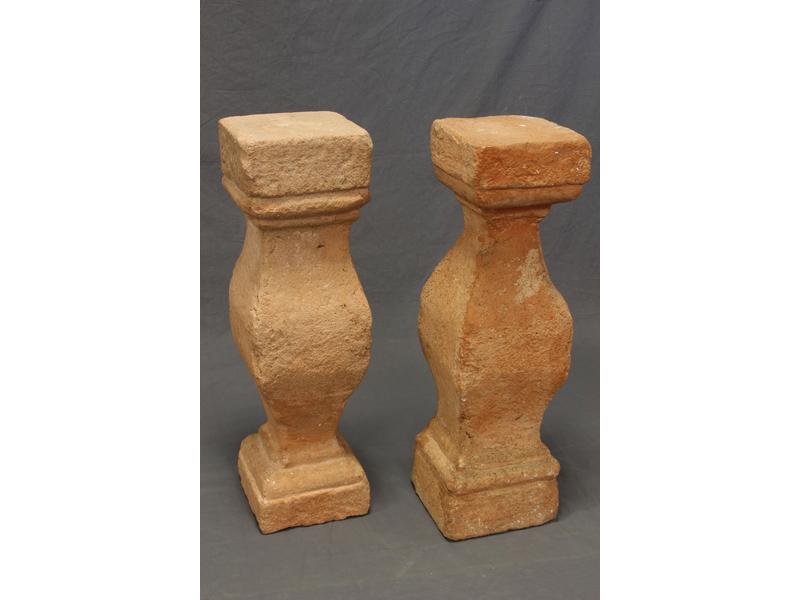 PAIRE DE COLONNES balustres en pierre ro...