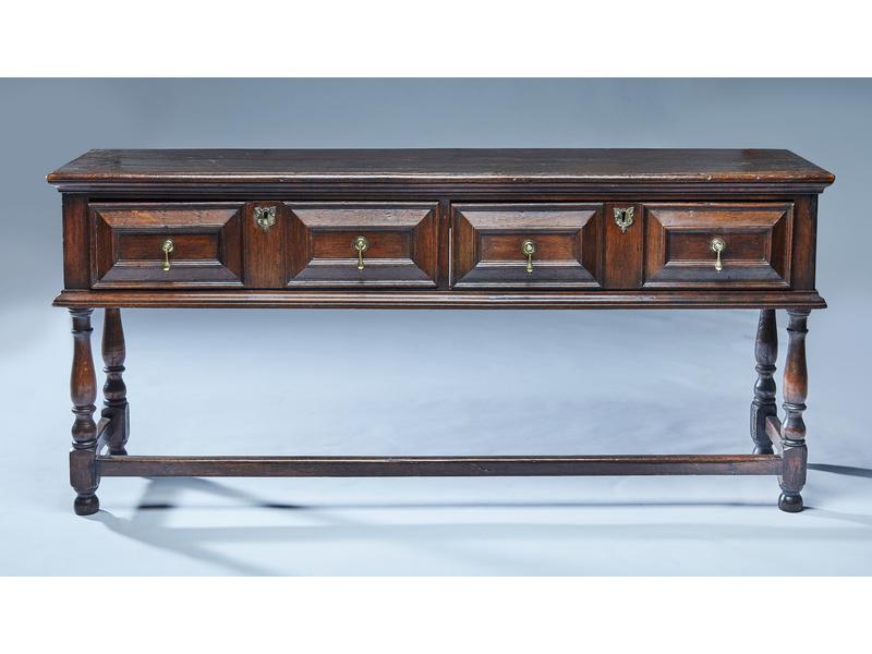CONSOLE en enfilade en chêne mouluré ouvrant...