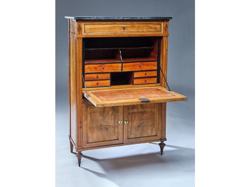 SECRETAIRE rectangulaire en merisier et filets...