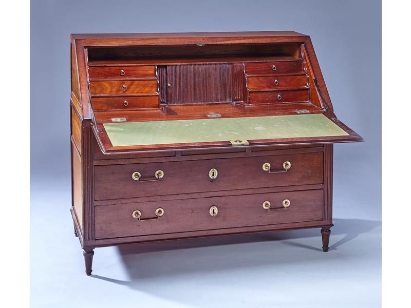 BUREAU DE PENTE en acajou et placage d'acajou...