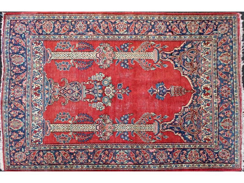 TAPIS probablement de prière en laine à décor...
