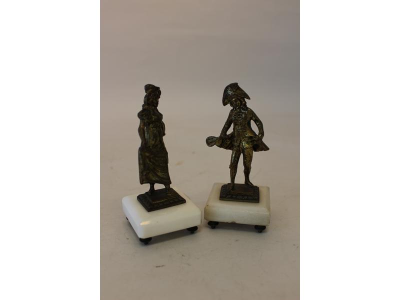 PAIRE DE PETITES SCULPTURES en bronze doré...