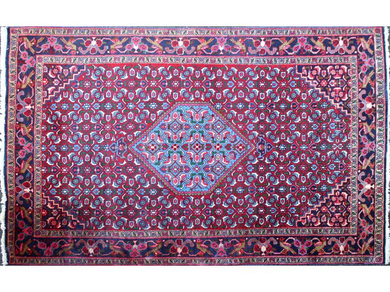 TAPIS en laine polychrome à décor d'hexagone...