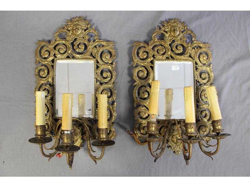 PAIRE D'APPLIQUES en bronze à trois bras...