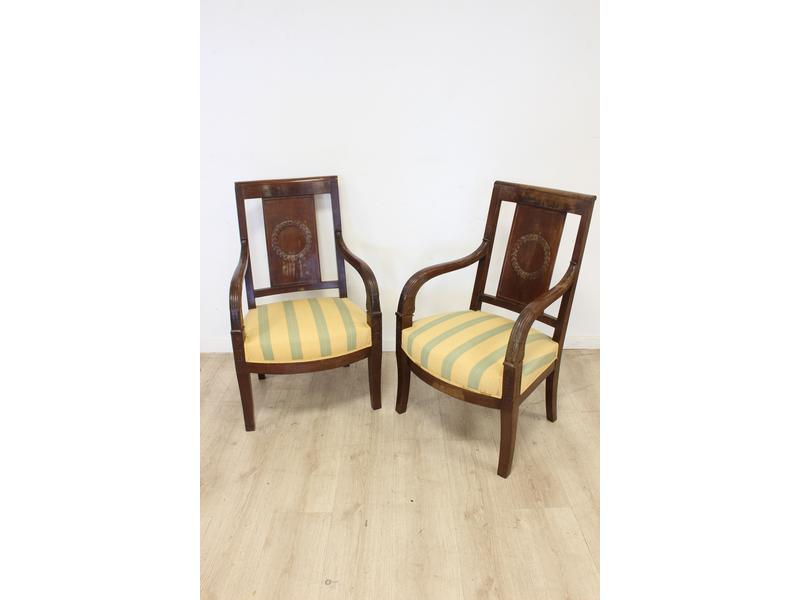 PAIRE DE FAUTEUILS en acajou et placage d'acajou,...