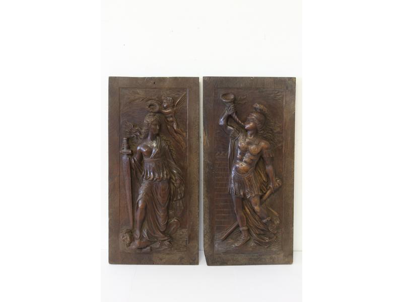 PAIRE DE PANNEAUX formant pendants en noyer...