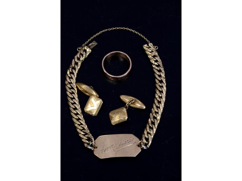 DEBRIS D'OR (18K) comprenant une gourmette,...