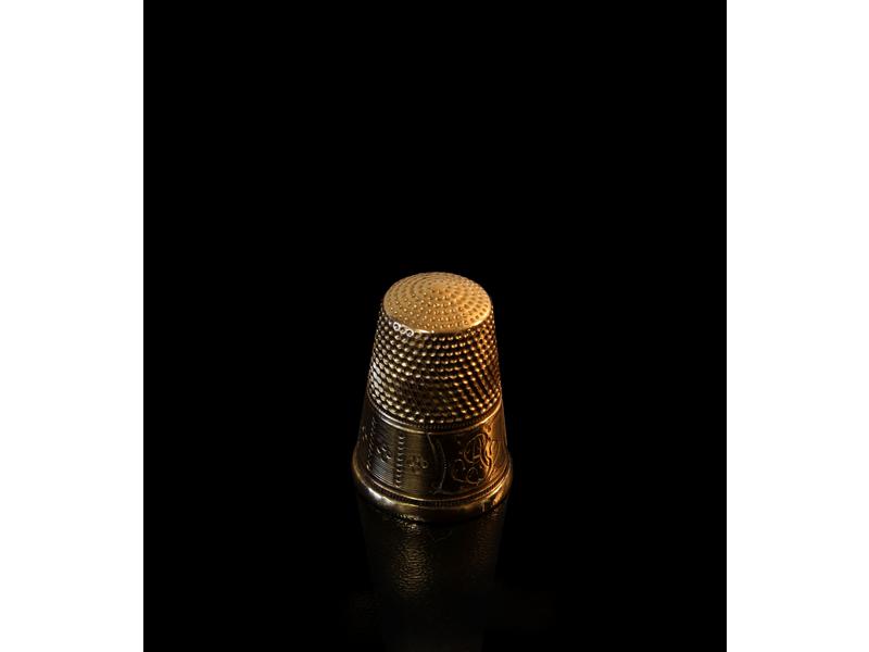DE A COUDRE en or jaune (18K)