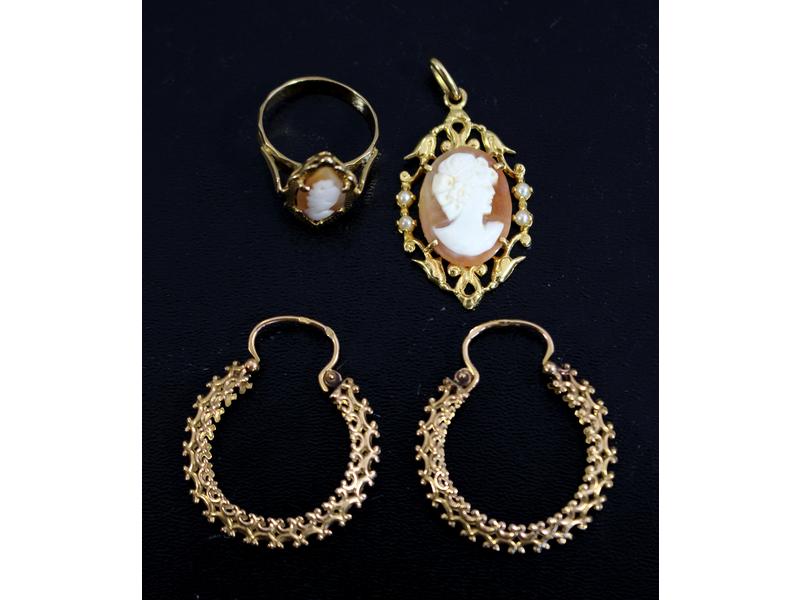 LOT en or jaune (18K) comprenant une paire...
